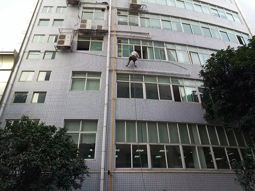 东莞市中医院外墙窗台补漏工程