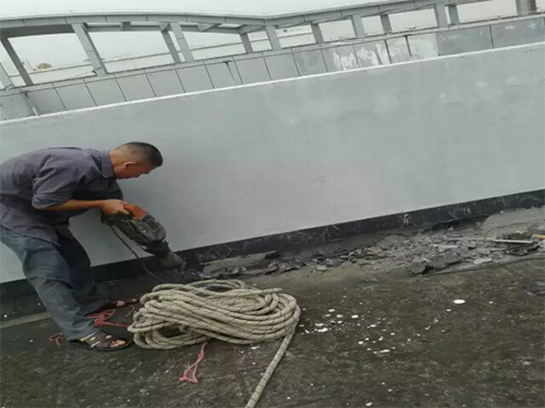 东莞市洪梅第二小学办公楼天面围墙补漏工程